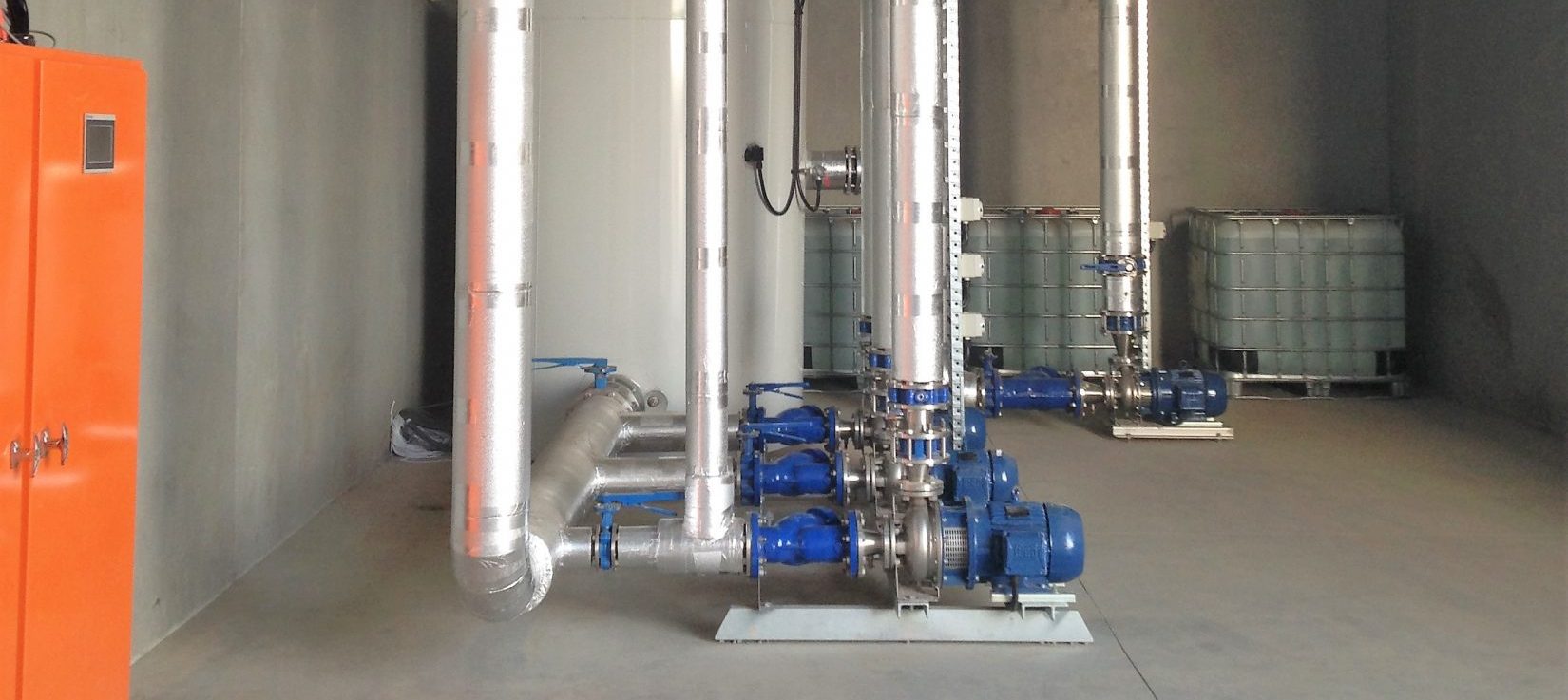 a refrigeration plant with an air-cooled glycol chiller package, buffer storage tank and glycol reticulation pumps